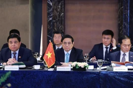 Thủ tướng Phạm Minh Chính phát biểu tại cuộc Tọa đàm với lãnh đạo một số tập đoàn lớn của Hàn Quốc. (Ảnh: Dương Giang/TTXVN)