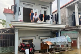 Huyện Nho Quan (tỉnh Ninh Bình) chịu ảnh hưởng nặng nề do nước lũ dâng cao. (Ảnh: Thùy Dung/TTXVN)