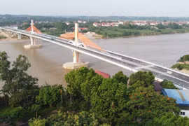 Cầu Vĩnh Phú là công trình trọng điểm có ý nghĩa với nhân dân hai tỉnh Vĩnh Phúc và Phú Thọ. (Ảnh: Hoàng Hùng/TTXVN)