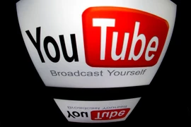 Biểu tượng YouTube trên màn hình máy tính. (Ảnh: AFP/TTXVN)