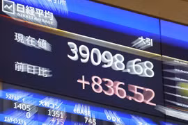 Chỉ số Nikkei trên bảng điện tử tại Osaka (Nhật Bản), ngày 22/2/2024. (Ảnh: Kyodo/TTXVN)