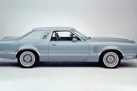 Chiếc Diamond Jubilee Thunderbird đời 1978 của Ford. (Nguồn: Getty Images/CNN)