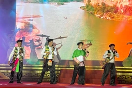 Một tiết mục văn nghệ tham gia liên hoan. (Ảnh: Hoa Mai/TTXVN) 