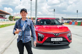 Trải nghiệm VF 7 tại trường đua Đại Nam, khách hàng hoàn toàn bị thuyết phục