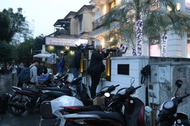 Phóng viên trong và ngoài nước chờ đợi đưa tin Hội nghị Thượng đỉnh Mỹ-Triều. (Ảnh: Minh Sơn/Vietnam+) 