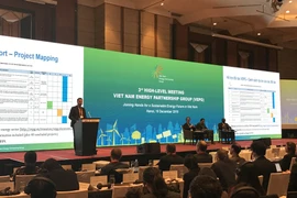 Các diễn giả tại Diễn đàn Các bên liên quan lần thứ nhất Nhóm Đối tác Năng lượng Việt Nam. (Ảnh: Đức Duy/Vietnam+)
