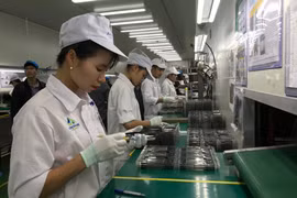 Xuất khẩu điện thoại và linh kiện đạt khoảng 27,3 tỷ USD trong 7 tháng. (Ảnh: Đức Duy/Vietnam+)