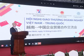 Ông Vũ Bá Phú, Cục trưởng Cục Xúc tiến thương mại phát biểu tại hội nghị giao thương kết nối xuất khẩu nông sản, thực phẩm sang Trung Quốc. (Ảnh: moit.gov.vn)