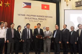Giao thương doanh nghiệp Việt Nam - Philippines về mặt hàng máy móc, thiết bị điện. (Ảnh: PV/Vietnam+) 