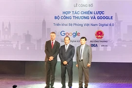 Lãnh đạo Bộ Công Thương và đại diện Google tại lễ công bố hợp tác mở rộng chương trình Bệ Phóng Việt Nam Digital 4.0. (Ảnh: Đức Duy/Vietnam+)