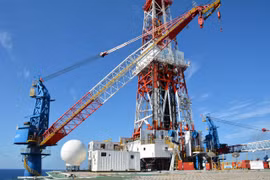 Giàn khoan Hakuryu-5 LFPO của Rosneft. (Ảnh: Đức Duy/Vietnam+)