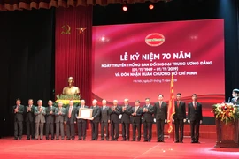 Nhân 70 năm ngày truyền thống, Ban Đối ngoại Trung ương đã vinh dự đón nhận Huân chương Hồ Chí Minh do Chủ tịch nước trao tặng. (Ảnh: Đức Duy/Vietnam+)