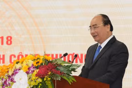 Thủ tướng Nguyễn Xuân Phúc phát biểu chỉ đạo tại hội nghị ngành công thương. (Ảnh: Đức Duy/Vietnam+)