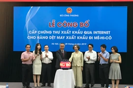 Bộ Công Thương chính thức áp dụng cấp chứng thư xuất khẩu hàng dệt may sang Mexico qua Internet. (Ảnh: Xuân Quảng/Vietnam+)