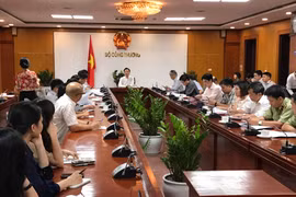 Bộ trưởng Trần Tuấn Anh làm việc với các đơn vị về Công tác phòng vệ thương mại. (Ảnh: Đức Duy/Vietnam+)