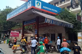 Một cây xăng trên phố Minh Khai, Hà Nội bị phát hiện có gian lận về kinh doanh xăng dầu. (Ảnh: Đức Duy/Vietnam+)