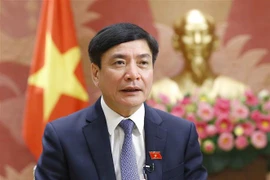 Tổng Thư ký, Chủ nhiệm Văn phòng Quốc hội Bùi Văn Cường trả lời phỏng vấn cơ quan báo chí. (Ảnh: Doãn Tấn/TTXVN()