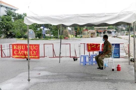 Phong tỏa khách sạn Ninh Kiều Riverside Cần Thơ. (Ảnh: Trung Kiên/TTXVN)
