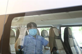 Chiến sỹ công an mắc COVID-19 nguy kịch được xuất viện sau thời gian điều trị tại Bệnh viện Chợ Rẫy. (Ảnh: TTXVN phát)