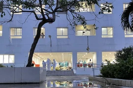 Một bệnh viện dã chiến thu dung, điều trị bệnh nhân COVID-19 tại Thành phố Hồ Chí Minh. (Ảnh: Xuân Khu/TTXVN)