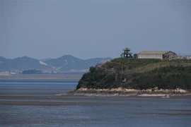 Một chốt canh gác của Hàn Quốc ở Khu phi quân sự (DMZ), giáp giới với Triều Tiên. (Ảnh: AFP/TTXVN)
