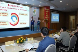 Các tác giả trình bày dự án khởi nghiệp của mình tại Festival khởi nghiệp 2021. (Ảnh: Phan Tuấn Anh/TTXVN)