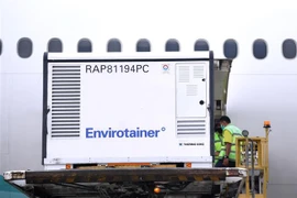 Máy bay chở lô vaccine Sinovac thứ 3 hạ cánh tại sân bay quốc tế Soekarno-Hatta ở ngoại ô thủ đô Jakarta, Indonesia ngày 12/1/2021. (Ảnh: THX/TTXVN)