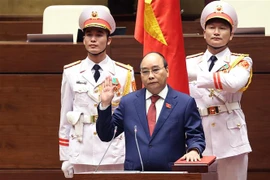 Chủ tịch nước Nguyễn Xuân Phúc tuyên thệ nhậm chức trước Quốc hội, đồng bào và cử tri cả nước. (Ảnh: Dương Giang/TTXVN)