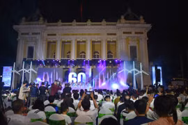 Hà Nội hưởng ứng sự kiện Giờ Trái đất năm 2023. (Ảnh: Đức Duy/Vietnam+)