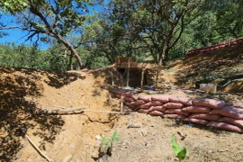 Hiện trường khu vực khai thác vàng trái phép. (Ảnh: PV TTXVN)