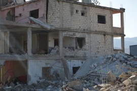 Tòa nhà bị phá hủy sau cuộc không kích của Israel xuống Machgharah, Liban ngày 24/11. (Ảnh: THX/TTXVN)