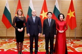 Chủ tịch nước Lương Cường và Phu nhân cùng Tổng thống Bulgaria Rumen Radev và Phu nhân dự tiệc chiêu đãi. (Ảnh: Lâm Khánh/TTXVN)