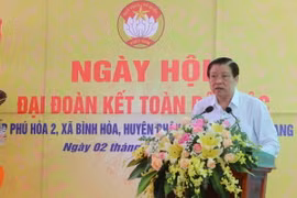 Trưởng Ban Nội chính Trung ương Phan Đình Trạc phát biểu tại Ngày hội Đại đoàn kết toàn dân tộc ấp Phú Hòa 2, xã Bình Hòa, huyện Châu Thành, tỉnh An Giang. (Ảnh: Công Mạo/TTXVN)