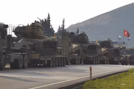 Quân đội Thổ Nhĩ Kỳ ở gần biên giới với Syria. (Nguồn: AP)