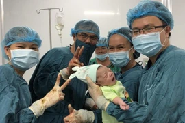 Hai mẹ con sản phụ được cứu sống hiện đang điều trị tại Bệnh viện Đa khoa tỉnh Quảng Trị. (Ảnh: Thanh Thủy/TTXVN)