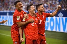 Lewandowski (giữa) lập hat-trick cho Bayern Munich. (Nguồn: Getty Images)