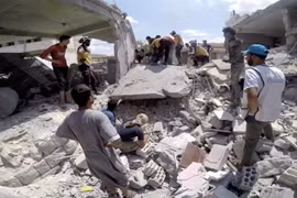 Cảnh đổ nát tại tỉnh Idlib sau các vụ tấn công. (Nguồn: Reuters)