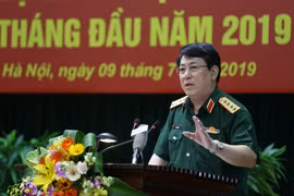 Đại tướng Lương Cường, Bí thư Trung ương Đảng, Chủ nhiệm Tổng cục Chính trị Quân đội nhân dân Việt Nam phát biểu chỉ đạo hội nghị. (Ảnh: Dương Giang/TTXVN)