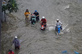 Hình ảnh nhiều tuyến phố ở Thành phố Hồ Chí Minh ngập sâu