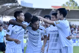 Xuân Trường lập cú đúp, HAGL thắng kịch tính trên sân Thanh Hóa