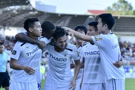Xuân Trường lập cú đúp, HAGL thắng kịch tính trên sân Thanh Hóa