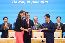 Thủ tướng Nguyễn Xuân Phúc chứng kiến Lễ ký Hiệp định Thương mại tự do giữa Việt Nam và Liên minh châu Âu (EVFTA). (Ảnh: Lâm Khánh/TTXVN)