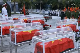 ​Truy điệu, an táng 14 hài cốt liệt sỹ hy sinh tại Lào và Campuchia 