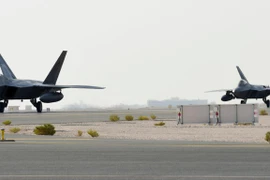 Máy bay F-22 của Mỹ tới Qatar. (Nguồn: businessinsider)
