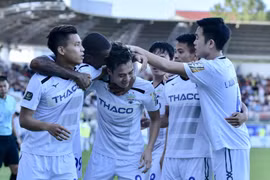 Hoàng Anh Gia Lai đánh bại Sông Lam Nghệ An. (Ảnh: Dư Toán/TTXVN)