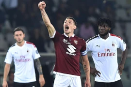 AC Milan (áo trắng) nhận thất bại thứ 3 ở Serie A sau 5 vòng đấu. (Nguồn: AP)