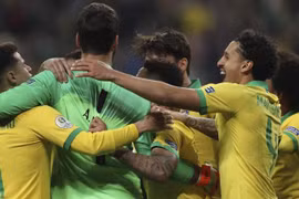 Brazil nhọc nhằn loại Paraguay sau loạt sút luân lưu căng thẳng
