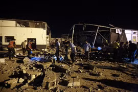 Hiện trường một vụ tấn công tại Libya. (Nguồn: AFP/TTXVN)