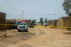 Hiện trường một vụ tấn công ở Ouagadougou. (Ảnh: AFP/ TTXVN)