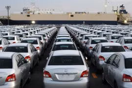 Ôtô Nhật Bản xếp hàng ở cảng chờ xuất khẩu sang nước ngoài. (Nguồn: The Straits Times)